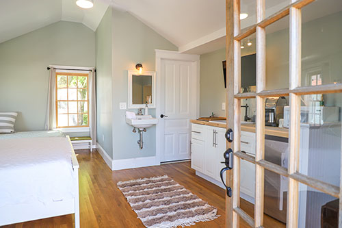 Bedroom in the Old Laundry with a European bath and flat-screen TV