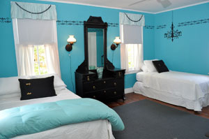 Bedroom with a double and twin bed with Tiffany blue walls